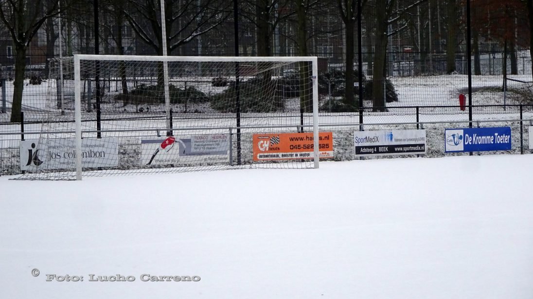 voetbalvelden met sneuuw Afgelast (1)