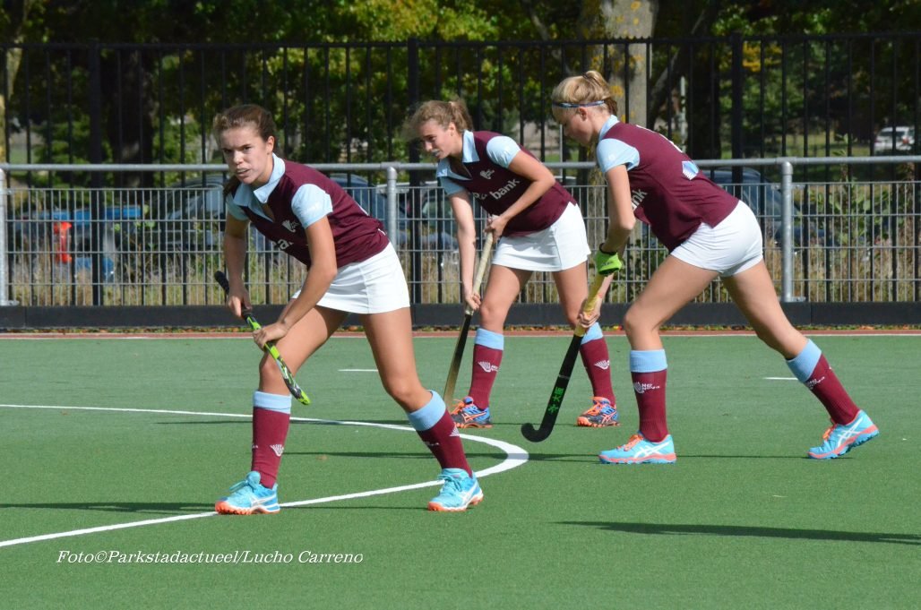 Hc Nova dames 1 ( Foto Lucho)