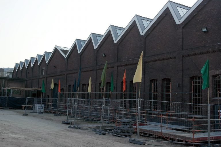 Maastricht,_Timmerfabriek,_plankier_voor_bezoekers_Muziekgieterij1