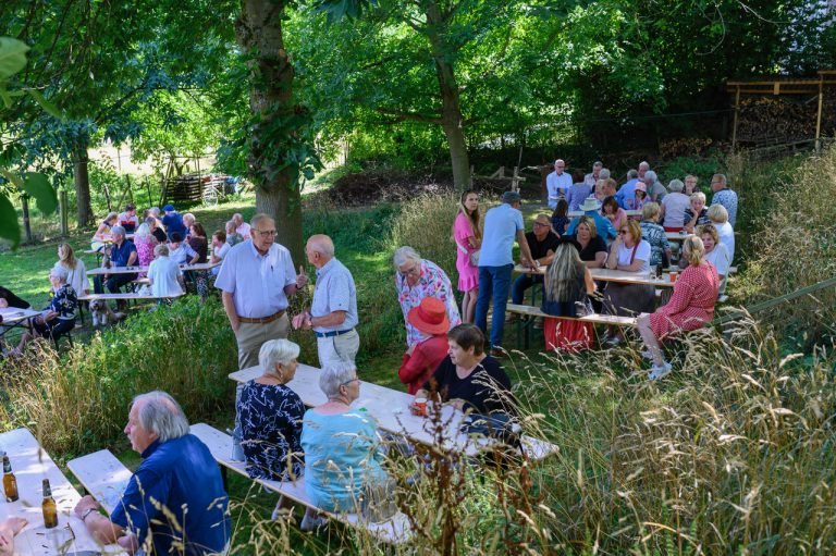 Het Bakkes in Welte bakt om de zoveel tijd in houtgestookte ovens vlaaien met fruit uit eigen boomgaard