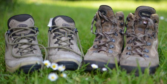 Wandelschoenen wachten op wandelaars Kiwanis