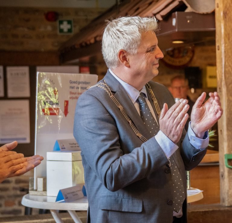 Het verleden en de toekomst komen samen. Aldus een trotse burgemeester uit Oirsbeek tijdens het 10 jarig jubileum van het Repair café.