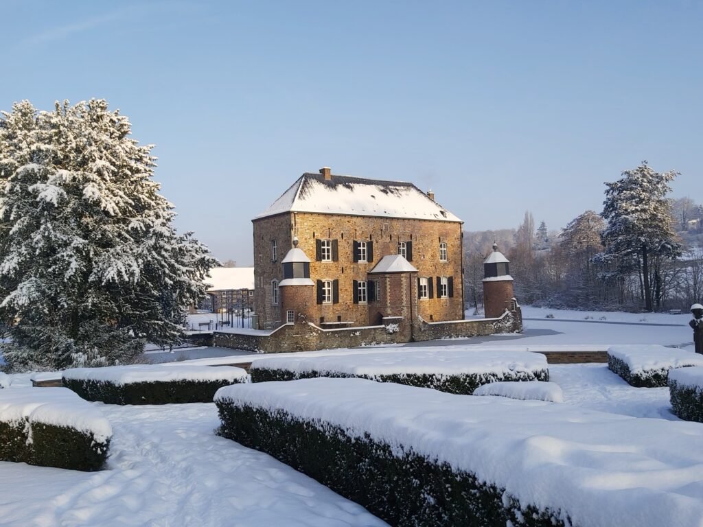 Autumn Fair at Erenstein Castle Gets Visitors in the Christmas Spirit
