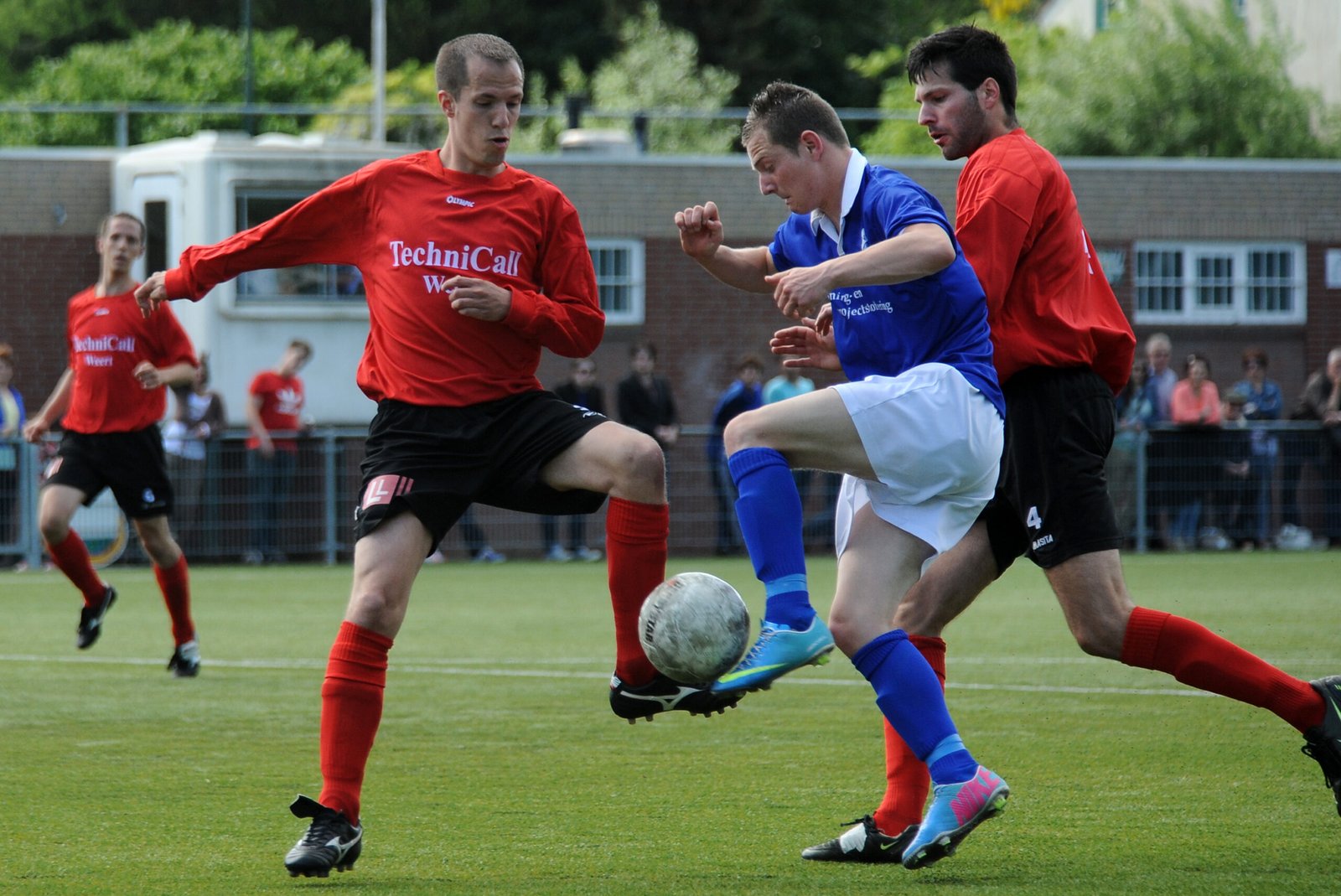 CHEVREMONT GEFLATTEERD TEN ONDER TEGEN SPORTING HEERLEN