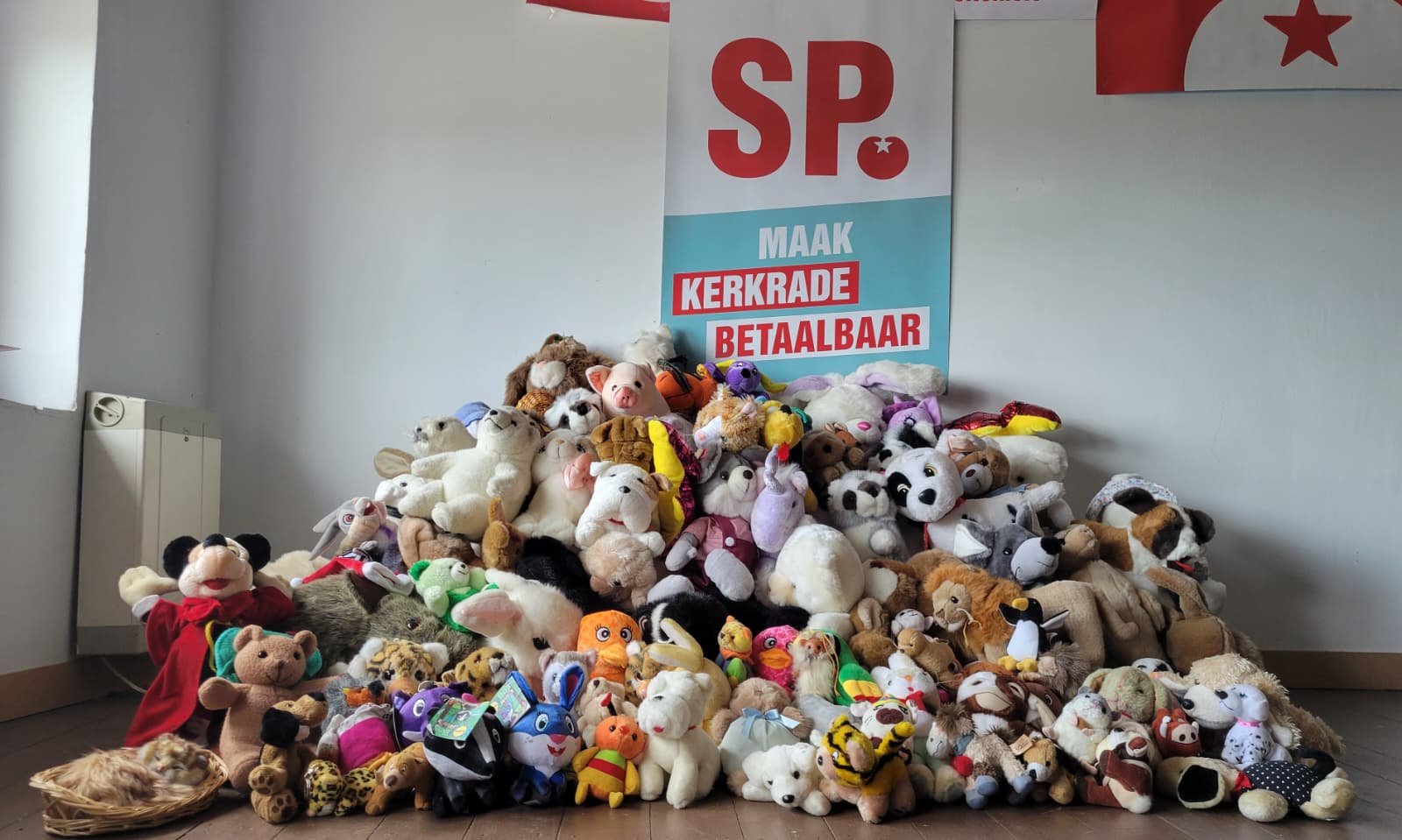 SP Kerkrade doneert babyspullen aan Ruilwinkel