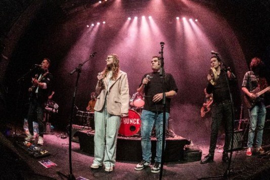 Leerlingen treden op met schoolbands tijdens High School Band Event in Nieuwe Nor Heerlen