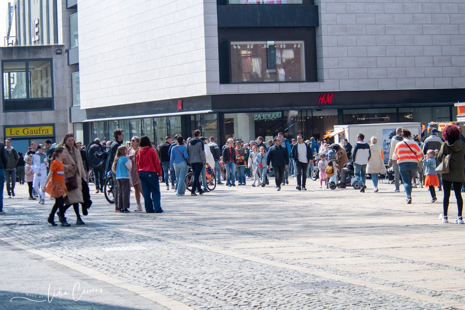 Free second-hand clothing drive in Heerlen: protest against fast fashion ...