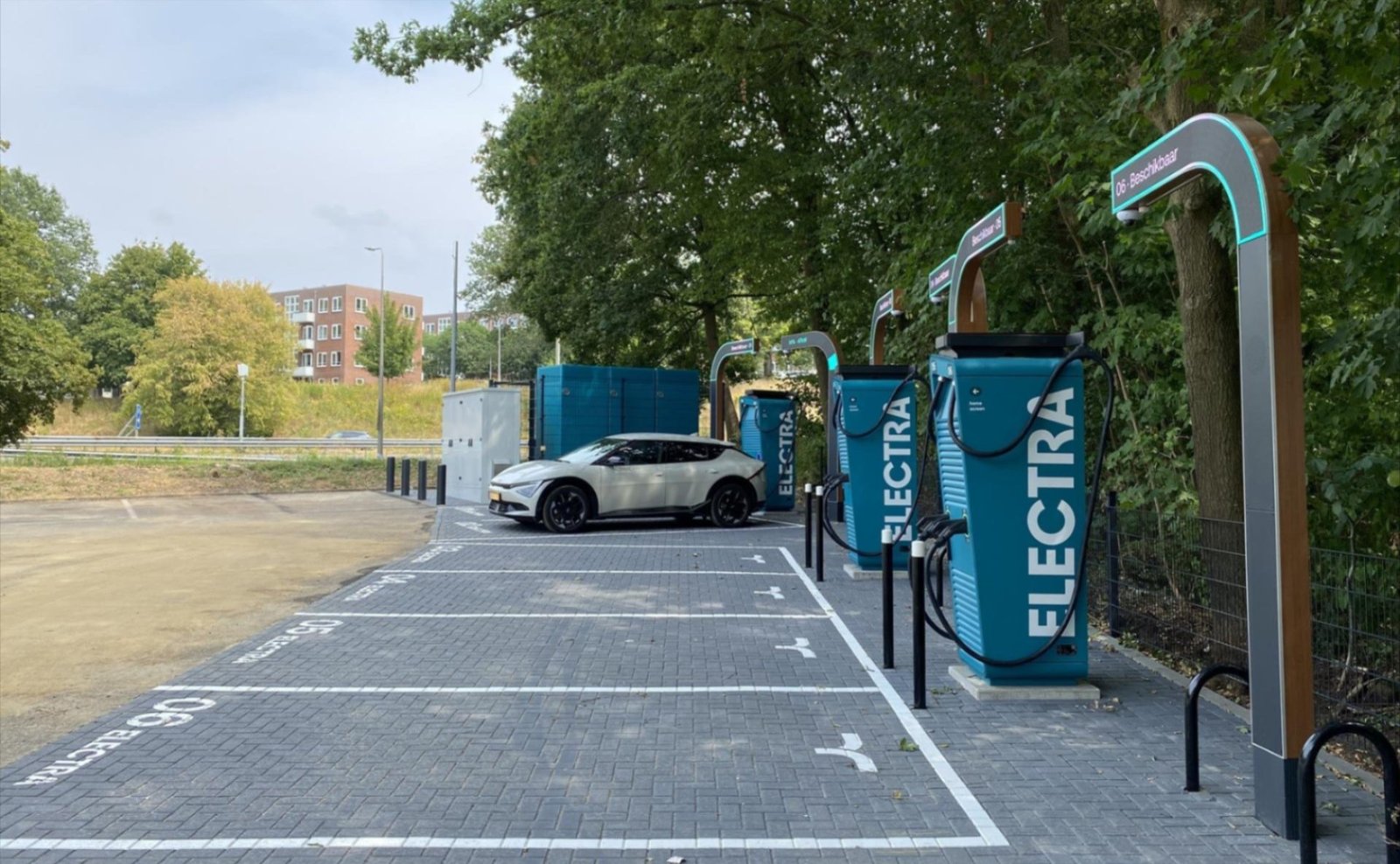 Electra opent zes snellaadpunten bij Hoeve de Aar in Heerlen